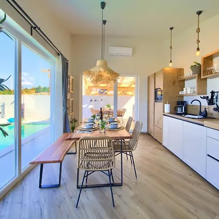 Bella Vista *